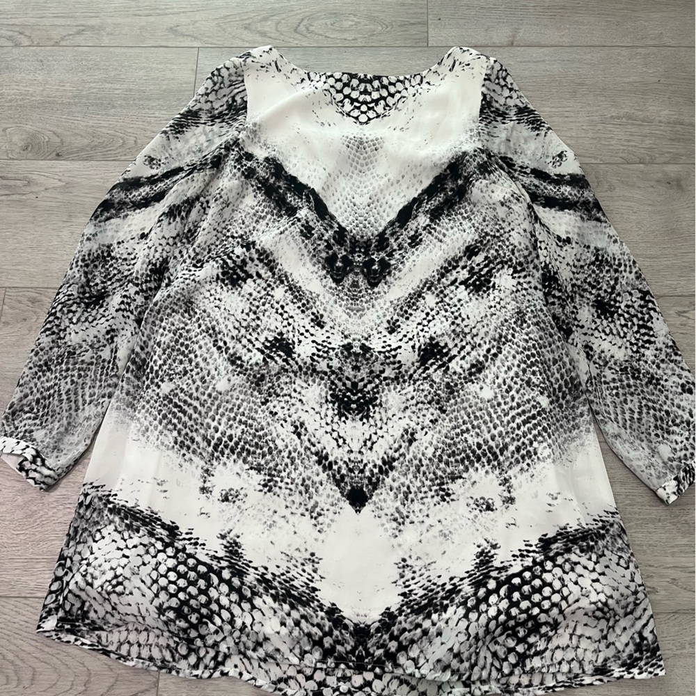 GUESS long sleeve lightweight chiffon snake print dress